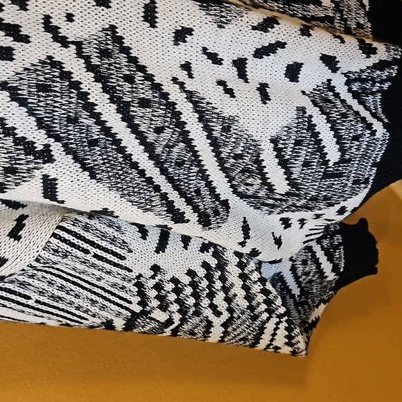 VINTAGE SWEATER RETRO UPWARD XL 100% ACRYLIC BLACK WHITE - Picture 3 of 5